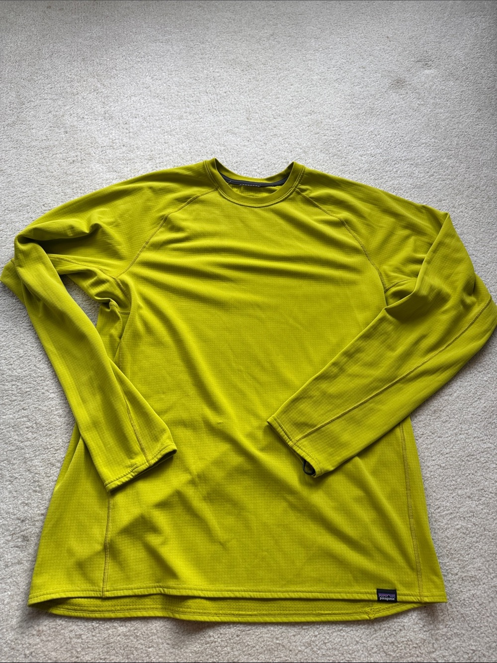 Patagonia Men’s mid weight Capilene Baselayer top, size L